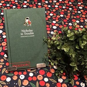 ♥️5/25$ Phaidon Hardcover Book Nicholas in Trouble